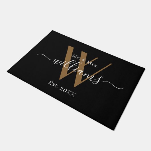 Paillasson Élégant M. Et Mme Black Gold Monogramme Nom Script (Incliné)