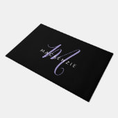 Paillasson Élégant moderne Lavande Noire Script Monogramme (Incliné)