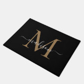 Paillasson Élégant noir et or personnalisé Monogramme Nom du  (Incliné)