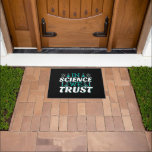 Paillasson En Science, nous faisons confiance Citation - Ense<br><div class="desc">Dans Science We Trust citation. Mignonne, artistique, drôle de citation scientifique avec une touche religieuse. L'art possède un microscope et un équipement d'expérimentation de flacon pour professeur de sciences masculin ou féminin. > Utilisation pour l'appréciation des professeurs de sciences, de chimie, de biologie ou de physique geek, ou des enfants...</div>