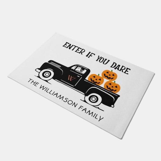 Paillasson Entrez si vous osez Éffrayant Halloween Nom de fam (Incliné)