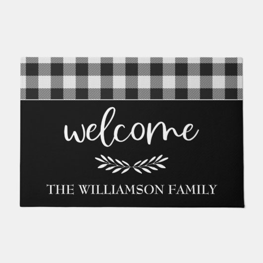 Paillasson Farmhouse moderne Black Buffalo Plaid Nom de famil (Devant)