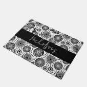 Paillasson Floral géométrique moderne noir blanc Nom de famil (Incliné)