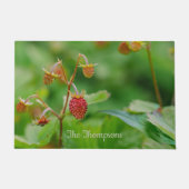 Paillasson Fraises Sauvages Sur Photo Verte Avec Nom De Famil (Devant)