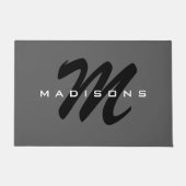 Paillasson Grey Black Bold Monogramme Moderne Nom de famille (Devant)