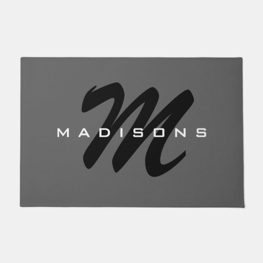 Paillasson Grey Black Bold Monogramme Moderne Nom de famille (Devant)