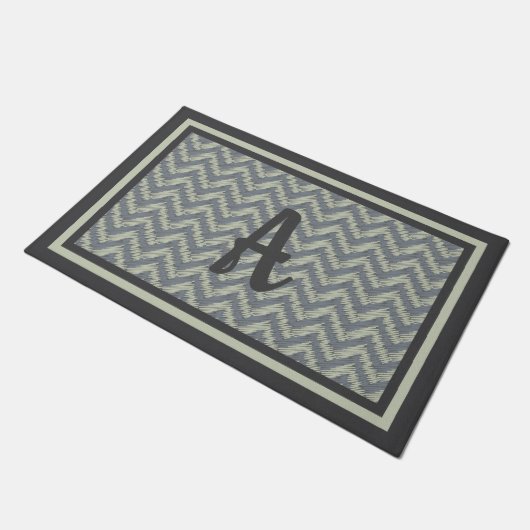Paillasson Gris Sage Chevron Personnalisé Conception Monogram (Incliné)