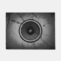 Haut-parleur de musique sur un mur fissuré