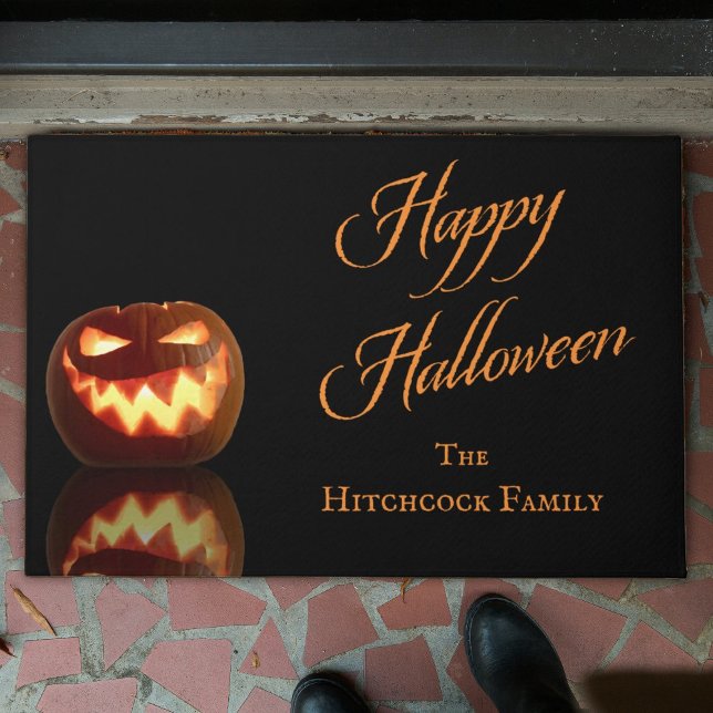 Paillasson Joyeux Halloween Jack O'Lantern Nom Modèle (Welcome guest to your home with this festive Happy Halloween doormat with a smiling Jack O'Lantern.)