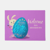 Paillasson Joyeux lapin de Pâques peint un oeuf (Devant)