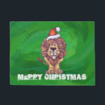 Paillasson Lion Christmas on Green<br><div class="desc">Animal Parade Festive Lion Cadeaux et accessoires de Noël présentent notre oeuvre amusante d'un lion mignon décoré dans un chapeau de Père Noël rouge debout dans un paysage enneigé contre un ciel étoilé bleu foncé texturé peint par notre talentueux illustrateur de livres pour enfants, Traci Van Wagoner. Sur le dos...</div>