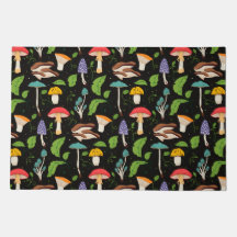 Magie de la forêt profonde : Champignons colorés s