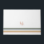 Paillasson Monogramme à rayures rétro chic<br><div class="desc">Un design minimaliste monogramme avec de grandes initiales typographiques dans une police classique avec votre nom ci-dessous et des rayures chic rétro couleur arc-en-ciel. Cette esthétique design est parfaite pour n'importe quel accès - d'une ferme cabine rustique à un élégant loft haut de gamme. Toutes les couleurs peuvent être modifiées....</div>