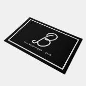 Paillasson Monogramme Initiale Noir Blanc Moderne Nom de Fami (Incliné)