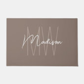 Paillasson Monogramme Moderne Nom Script Taupe (Devant)