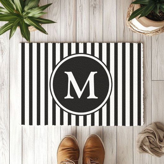 Paillasson Monogramme Sur Bandes Noires Et Blanches