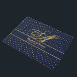 Paillasson Monorgam Navy Blue Gold Polkadot Newlywes Mariage<br><div class="desc">Élégant cadeau mariage commémoratif pour les jeunes mariés,  vous permettant d'ajouter leur nom de famille,  monogramme,  noms et date de mariage. Motif ici est un beau bleu marine profond avec motif de polkadot or.</div>