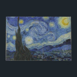 Paillasson Nuit Van Gogh Starry<br><div class="desc">Starry Night de Vincent Van Gogh, huile sur toile, 1889, est une peinture de paysage d'un vaste tourbillon d'étoiles brillantes sur un paysage de ville lointaine et de collines ondulantes, avec un seul cyprès au premier plan comme une flamme verte foncée. Van Gogh a peint son chef-d'oeuvre étoilé non pas...</div>