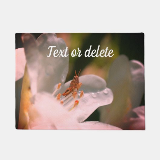 Paillasson Petit Grasshopper Sur Fleur Azalea Personnalisé (Devant)