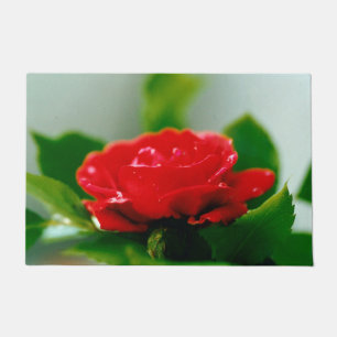 Paillasson Rose rouge de la passion couverte de gouttes de ro
