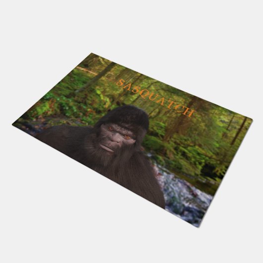 PAILLASSON SASQUATCH DE BIGFOOT DANS LES BOIS (Incliné)