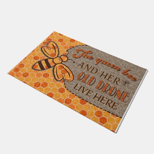 Paillasson The Queen Bee And Her Old Drone Live Here (Incliné)