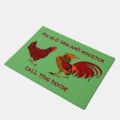 Paillasson "Une vieux poule et coq vivants ici " (Incliné)