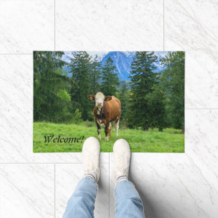 Paillasson Vache mignonne dans le pâturage, photographie, pla