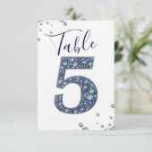 Paillettes Denim & Diamonds Numéro de Table 5 Cinq (Debout devant)