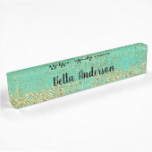 Paillettes dorées en cascade et plaque de nom Glam