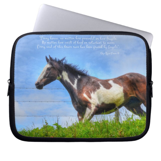 Paint Stallion en Cloud Fenceline & Poem Laptop Sleeve (Voorkant)