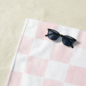 Painted Pink Checkerboard Pattern Personalized Strandlaken (In situ)