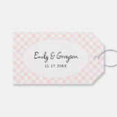 Painted Pink Checkerboard Pattern Wedding Cadeaulabel (Voorkant (Horizontaal))