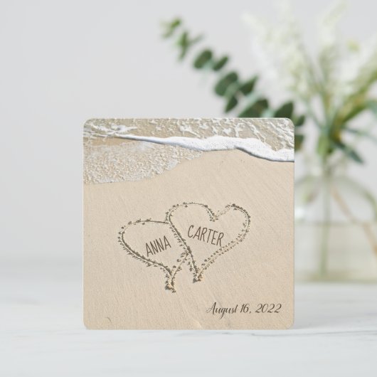 Paire de Beach Hearts Mariage Invitation (Debout devant)