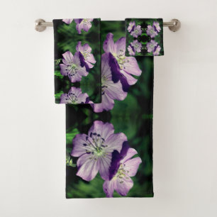Paire de fleurs de géranium violet Abstrait