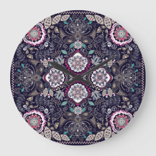 Paisley bloemenontwerp met vierkante zak. grote klok