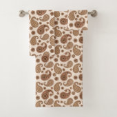 Paisley Pattern, Chocolate Brown en Tan on Beige Bad Handdoek (Insitu)