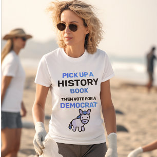 Pak een geschiedenisboek op. Stem dan op een Democ T-shirt