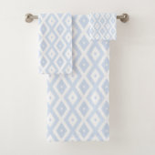 Pale blue and white diamond pattern bad handdoek (Insitu)