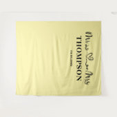 Pale Yellow | Mr and Mrs Elegant Simple Backdrop Wandkleed (Voorkant (horizontaal))