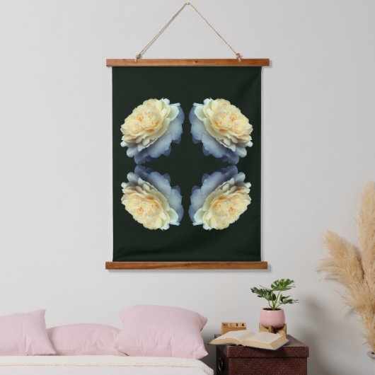 Pale Yellow Rose In Bloom Mirror Abstract Hangend Wandkleed (Slaapkamer)