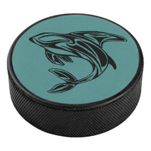 Palet De Hockey Conception de tatouage de baleine orque sur une ro