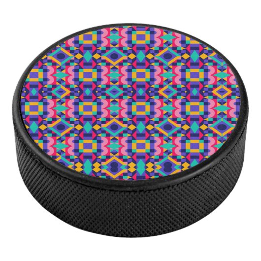 Palet De Hockey Round object with a vibrant geometric pattern (3/4/2016 12:00:00 AM)