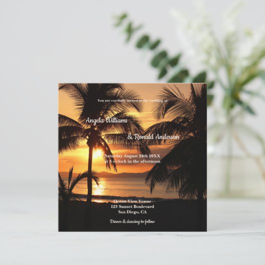 Palm Tropical Sunset Beach Mariage Invitation (Debout devant)