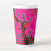 Palmbladeren in roze zwarte en rode latte Mok (Voorkant)