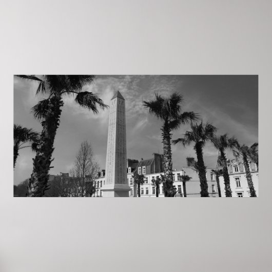 Palmbomen en Obelisk, Boulogne-sur-Mer, Frankrijk Poster (Voorkant)