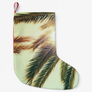Palmbomen, getinte lucht. kleine kerstsok