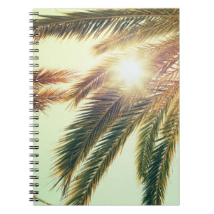 Palmbomen, getinte lucht. notitieboek