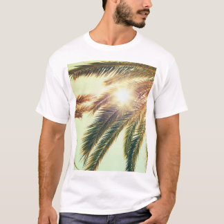 Palmbomen, getinte lucht. t-shirt