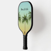 Palmbomen in een straat, strandleven pickleball paddle (Links)